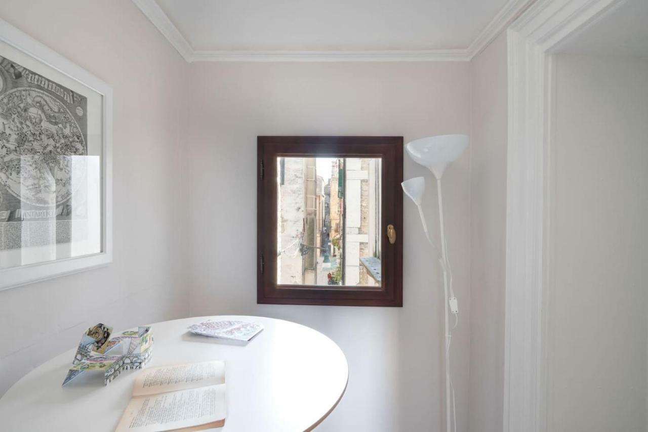 Apartment Ponte Raspi Canal View Venice Exterior photo